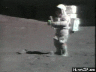Astronauta tropezándose en la Luna